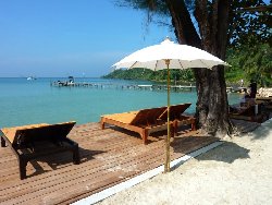 Oversized sunbeds for everyone in the Koh Kut Resort